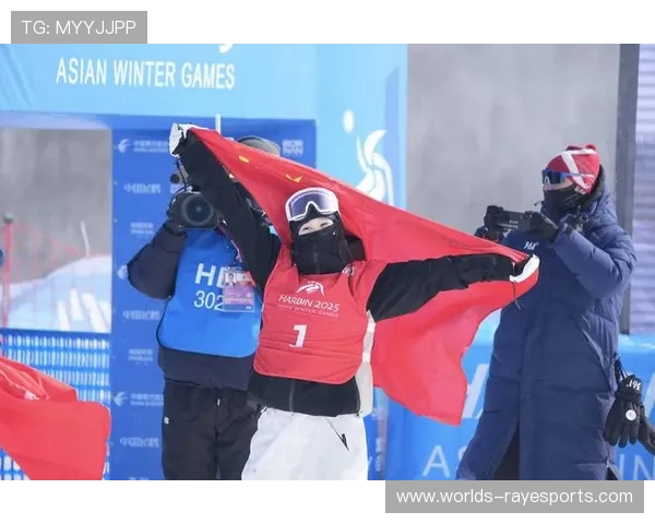 中国选手刘梦婷获自由式滑雪大跳台世界杯铜牌，英国选手缪尔夺冠